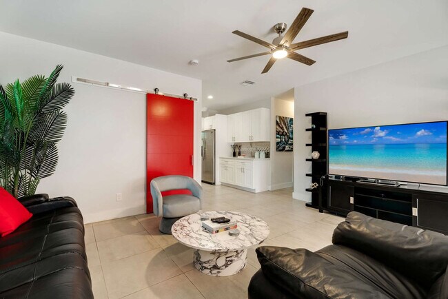 Building Photo - 1526 SW 20th Ave