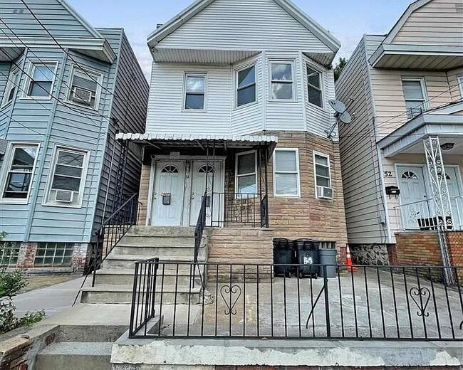 Building Photo - 54 Gates Ave