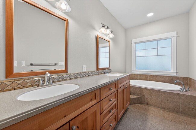 Building Photo - 4 Bedroom Awbrey Court Home with Main-Level Primary + Bonus Living Area