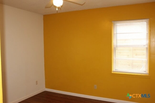 Building Photo - 409 Short Ave