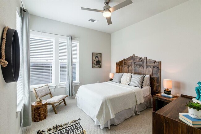 Building Photo - 6025 Seville Dr