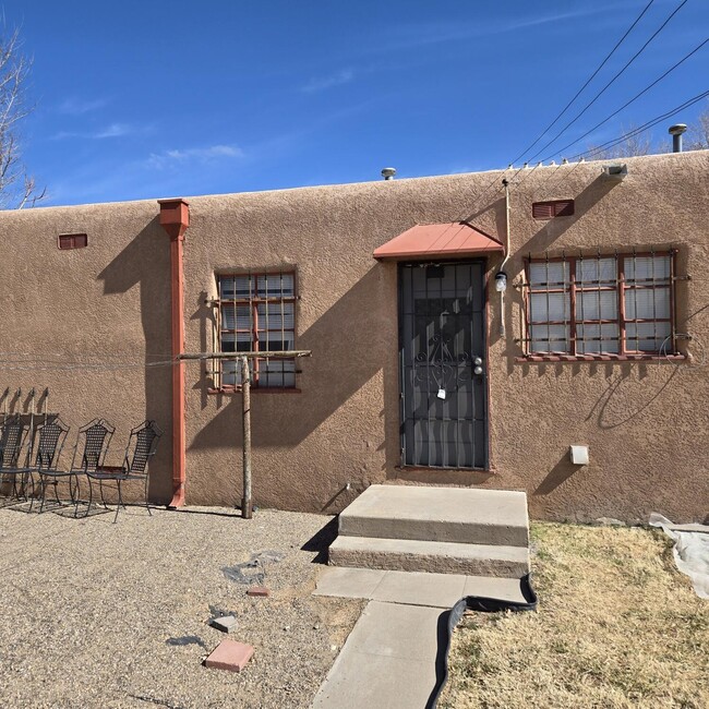 Building Photo - 205 Madison St NE