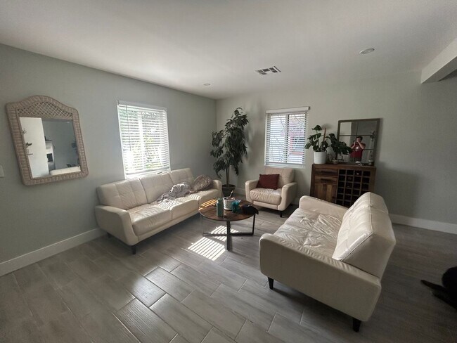 Building Photo - 1516 N Andrews Ave