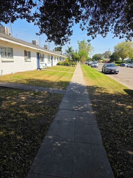 Building Photo - 927 S Thorne Ave