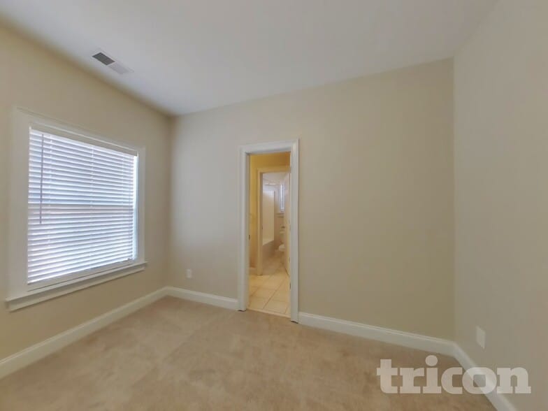 Building Photo - 400 Tomahawk Tr