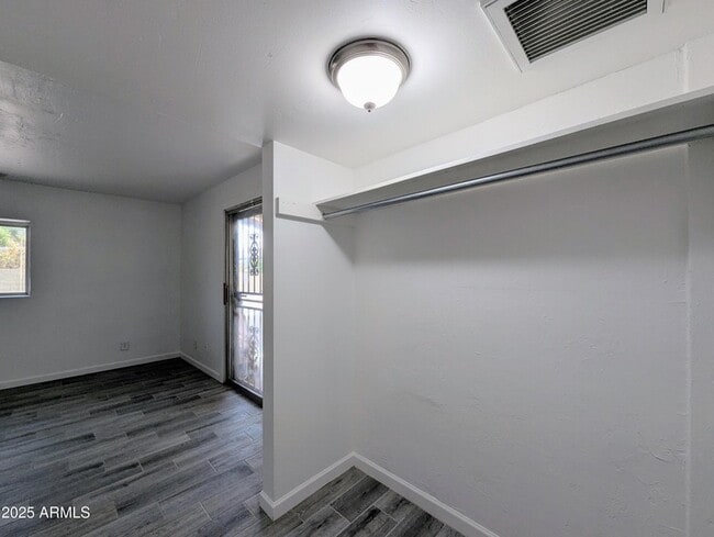 Building Photo - 2443 E Earll Dr
