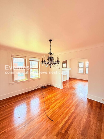 Building Photo - 3209 W Grand St