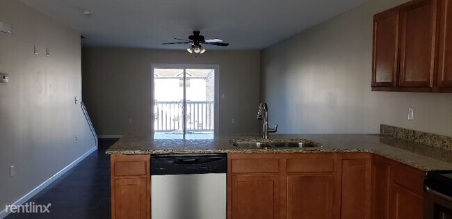 Building Photo - 2 br, 2.5 bath Townhome - 5 Tall Grass Ln