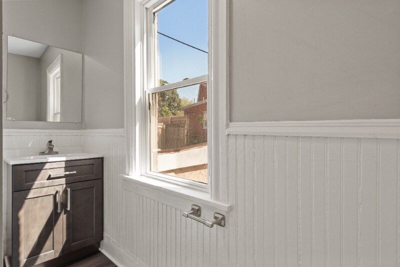 Building Photo - 249 N Mulberry St