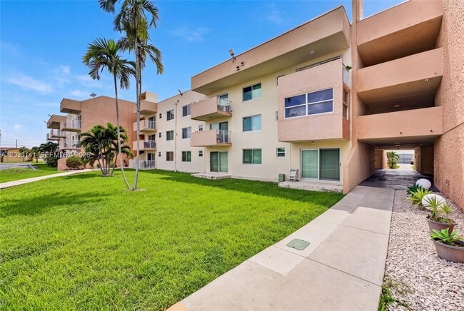 Building Photo - 10300 Coral Wy