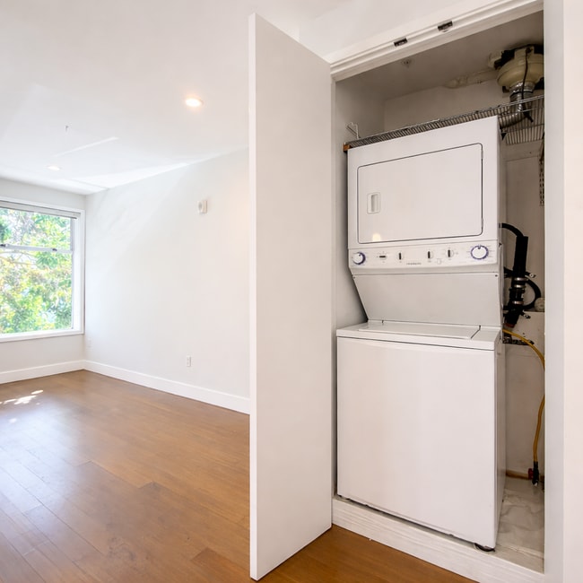 Building Photo - 1738 Lombard St