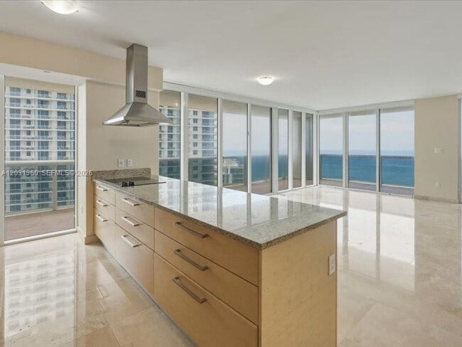 Building Photo - 1800 S Ocean Dr