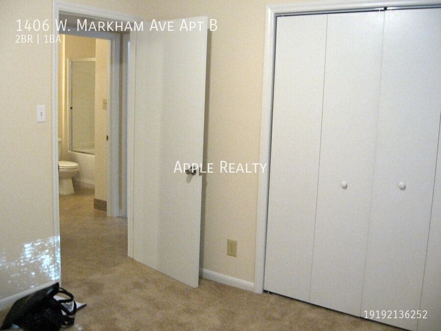 Building Photo - 1406 W Markham Ave