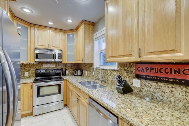 Building Photo - 1637 Cleveland St