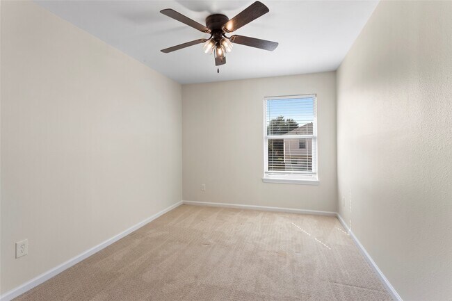 Building Photo - 838 Royal George Ln