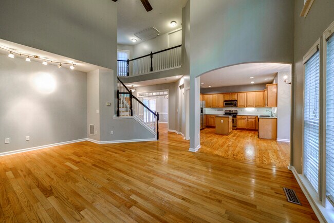 Building Photo - 3627 Chestnut Dr