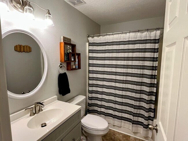 Building Photo - 33 Wheeling Ln