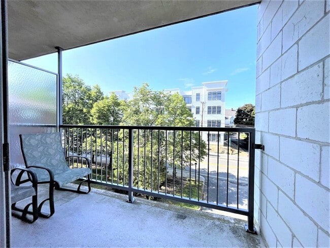 Building Photo - 580 Salem St