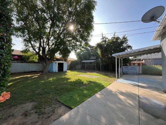 Building Photo - Panorama City 2+1 house w/garage + backyard! (8062 Lennox)