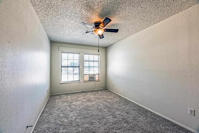 Primary Photo - 3 Bedroom 2 Bath Home