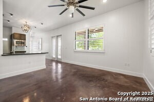 Building Photo - 1542 N Alamo St