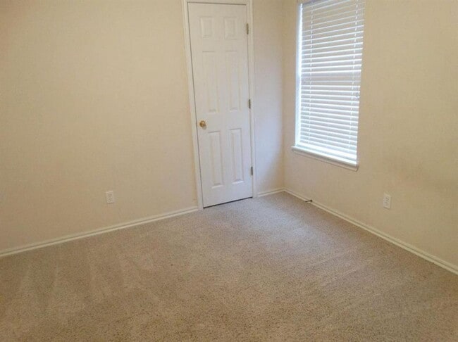 Building Photo - 3813 Southwind Ave