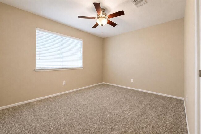 Building Photo - 1105 Green Meadow Dr