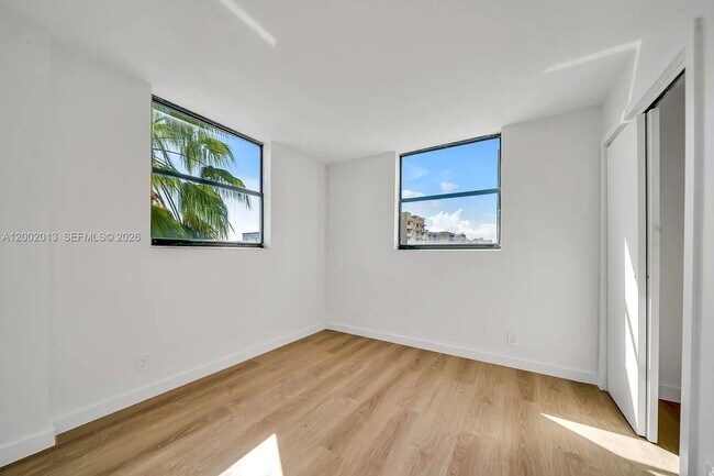 Building Photo - 501 SW 1st St