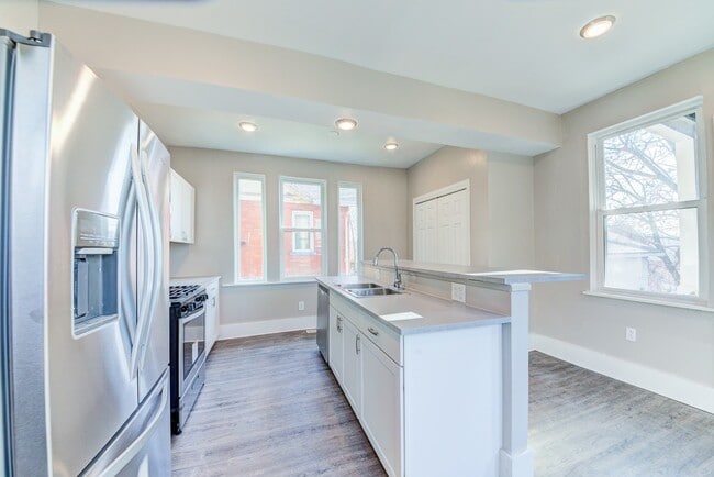 Building Photo - 426 Edgemont St