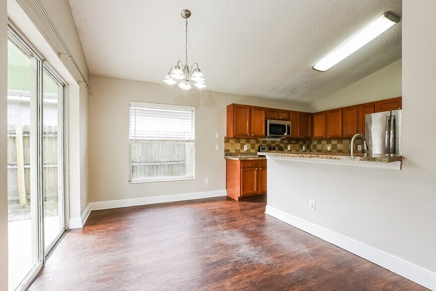 Building Photo - 948 Delfino Pl