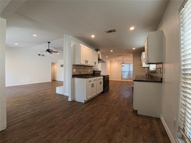 Building Photo - 1738 Hartford Dr