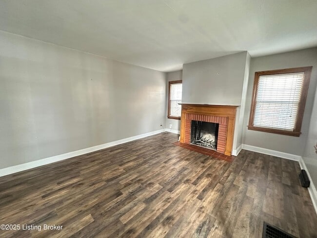 Building Photo - 332 E Esplanade Ave