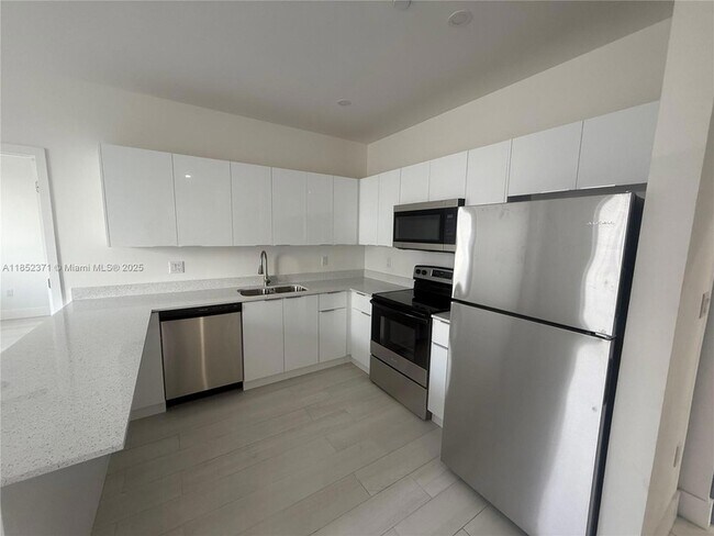 Building Photo - 1091 E 17th St