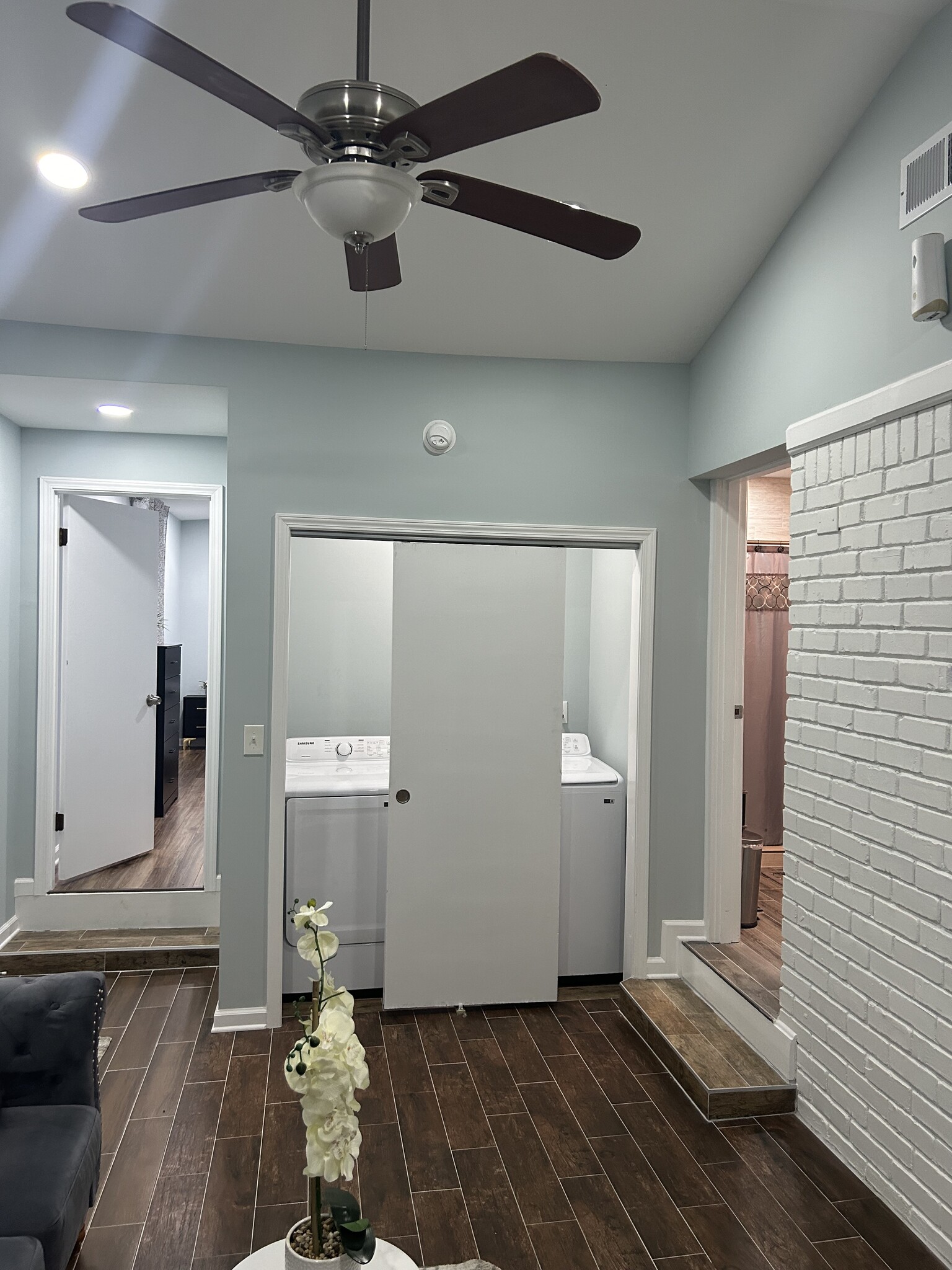 Building Photo - 8323 Tudor Dr