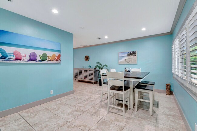 Building Photo - 310 Gulfstream Dr