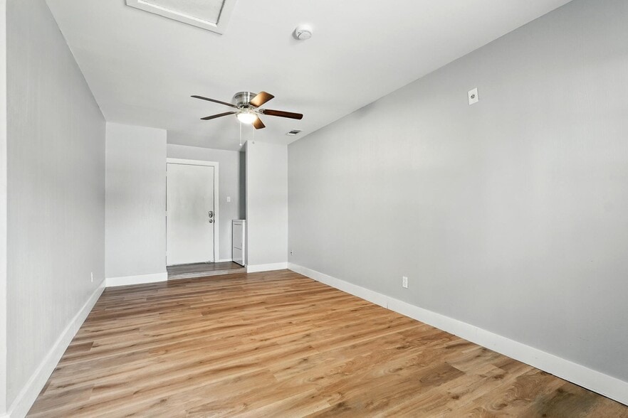 Building Photo - 5107 Durango Dr