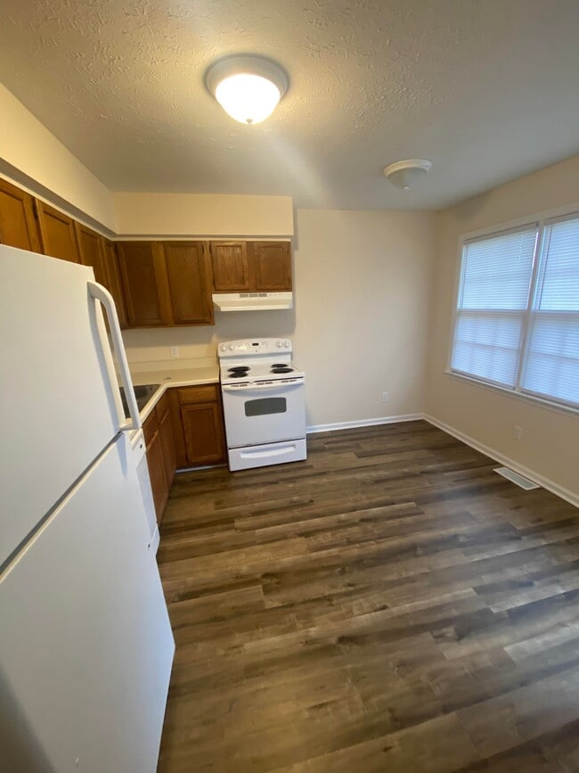 Building Photo - 2119 Rock Creek Dr