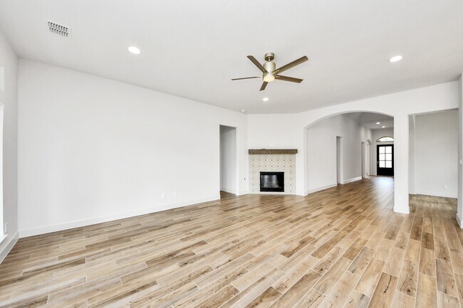 Building Photo - 2719 Country Ln