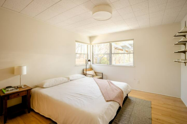 Building Photo - 2102 Mariposa Ave