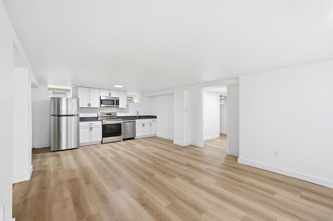 Building Photo - 568 Hale Ave