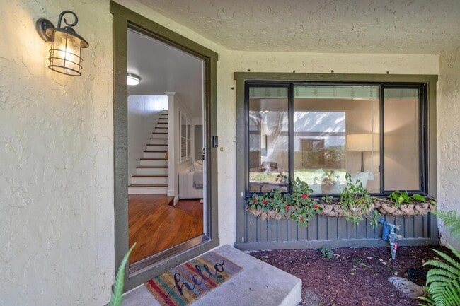 Building Photo - 646 S Ahwanee Terrace