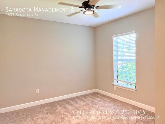 Building Photo - 2 Bed 2 Bath with Den Lake View Pool Home ...