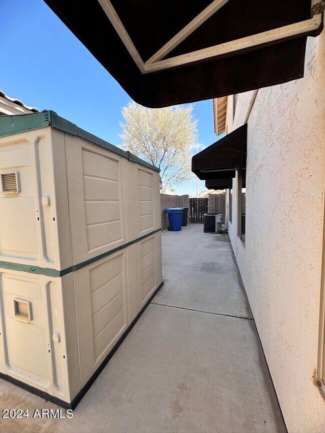 Building Photo - 1873 W Falcon Dr