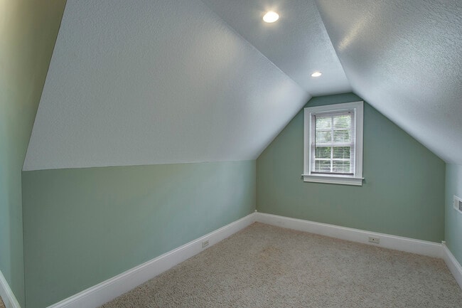 Building Photo - 111 Daleyuhski Way