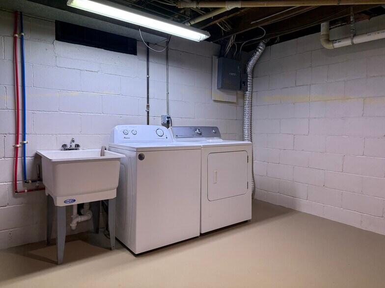 Building Photo - 3506 Moberly Dr