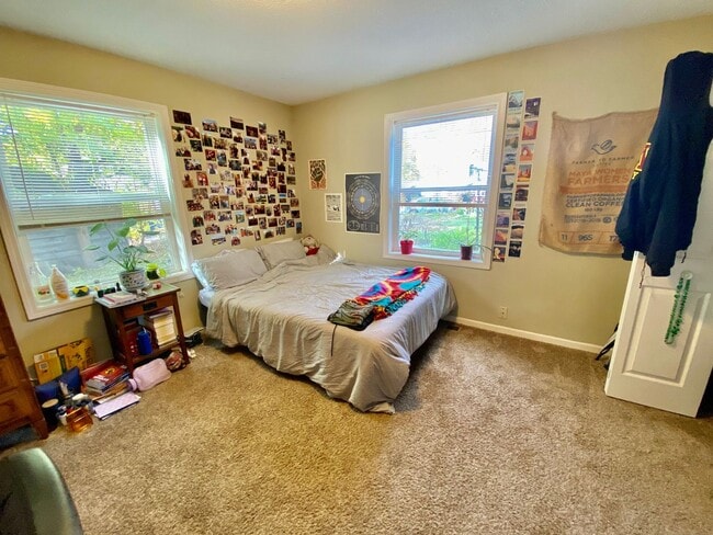 Building Photo - Remodeled Home near U of M! Must See 5BD/2BA Property!