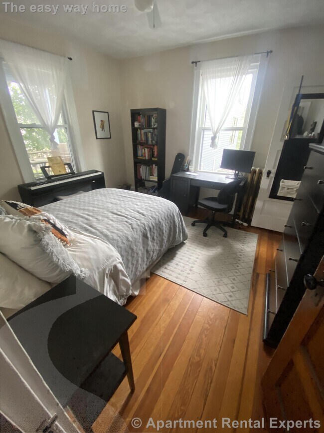 Building Photo - Cambridgeport / Central Square 2 Bedroom -...