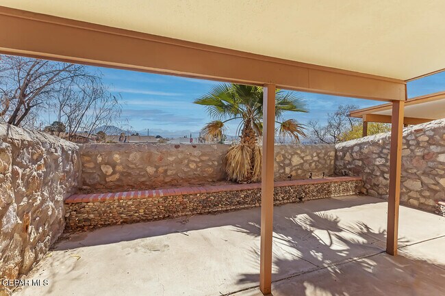 Building Photo - 150 Silver Shadow Dr