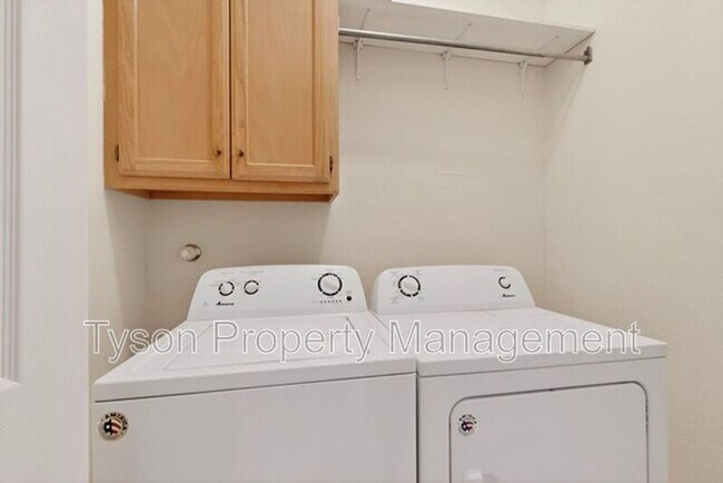 Building Photo - 7411 Peregrine Rd NE