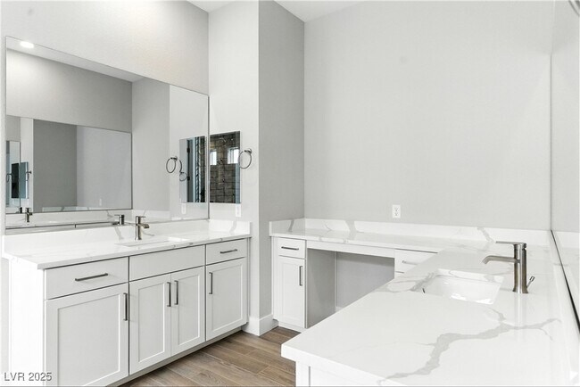 Building Photo - 5073 Slatestone St